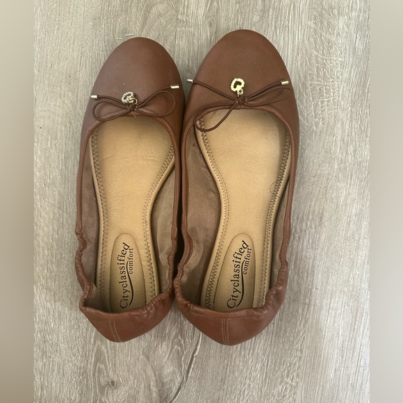 Basic brown flats - Picture 2 of 3